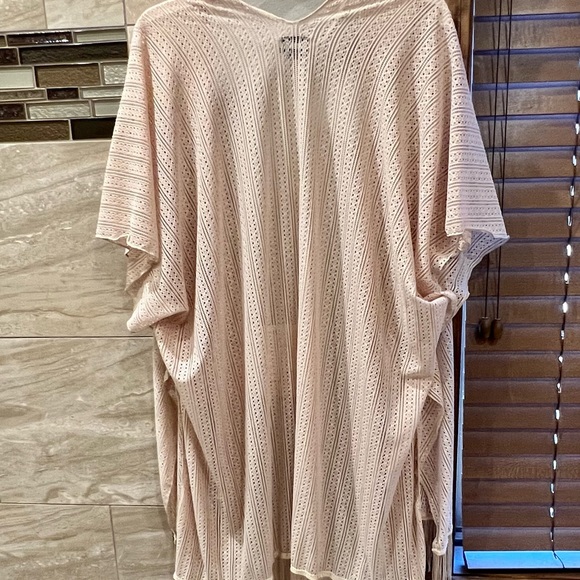 Women’s cardigan. Short butterfly sleeves, blush color. Fringe hem. One size. - Picture 4 of 8